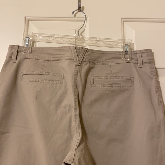 Gloria Vanderbilt light khaki pants - Picture 3 of 5